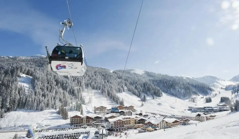 Salzburg Airport to Zauchensee private ski transfer Zauchensee ski resort, gondola and snow-covered pistes in the Salzburg Alps